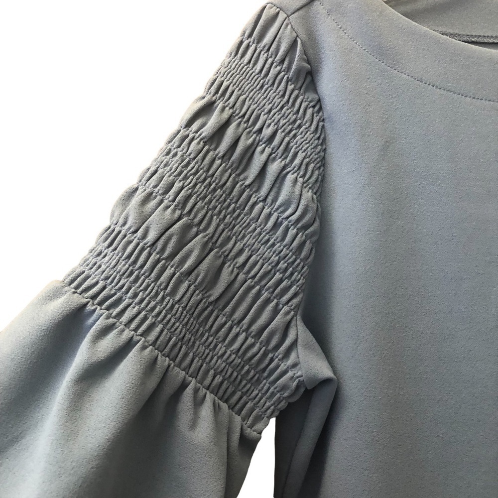 ANN TAYLOR Top/ size S/ Bluesh Grey/ flowy/ bell sleeves with smocked upper arms - Picture 5 of 12